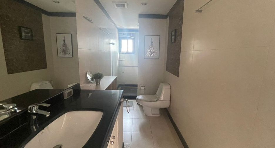For rent 4 bedrooms condo in Watthana, Bangkok