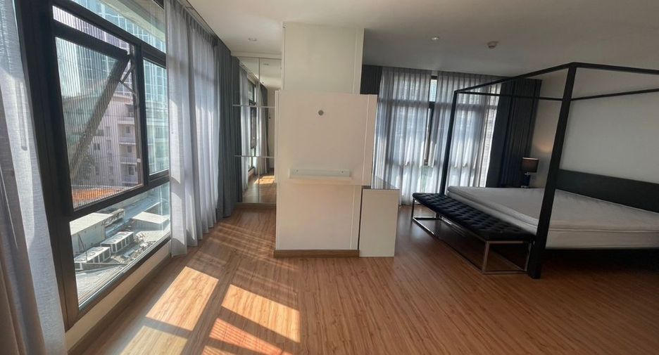 For rent 4 bedrooms condo in Watthana, Bangkok