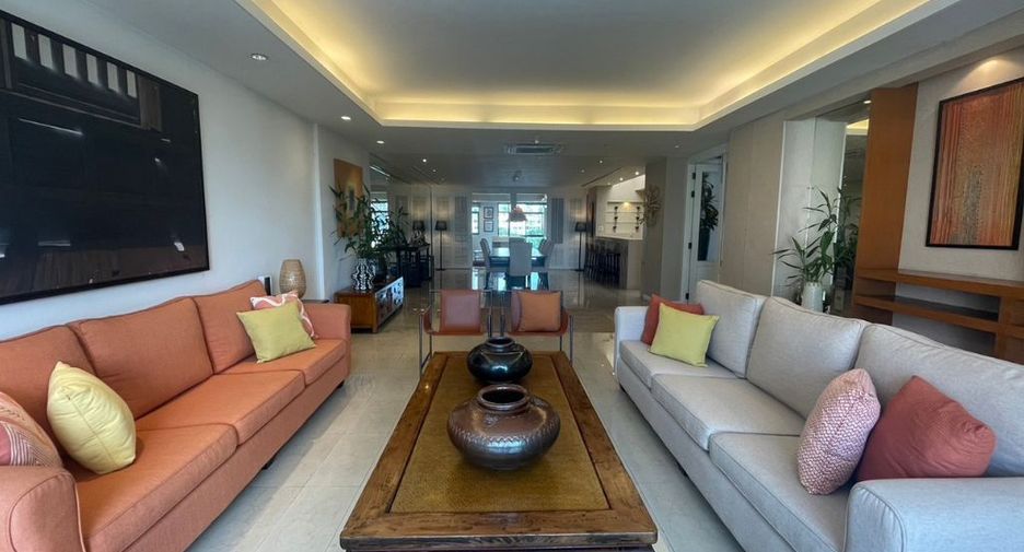 For rent 4 bedrooms condo in Watthana, Bangkok