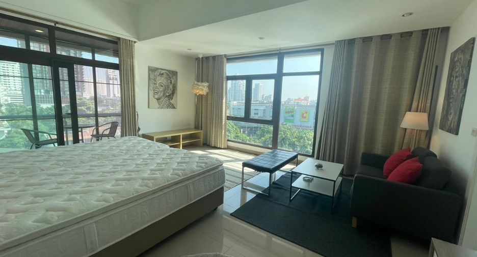 For rent 4 bedrooms condo in Watthana, Bangkok