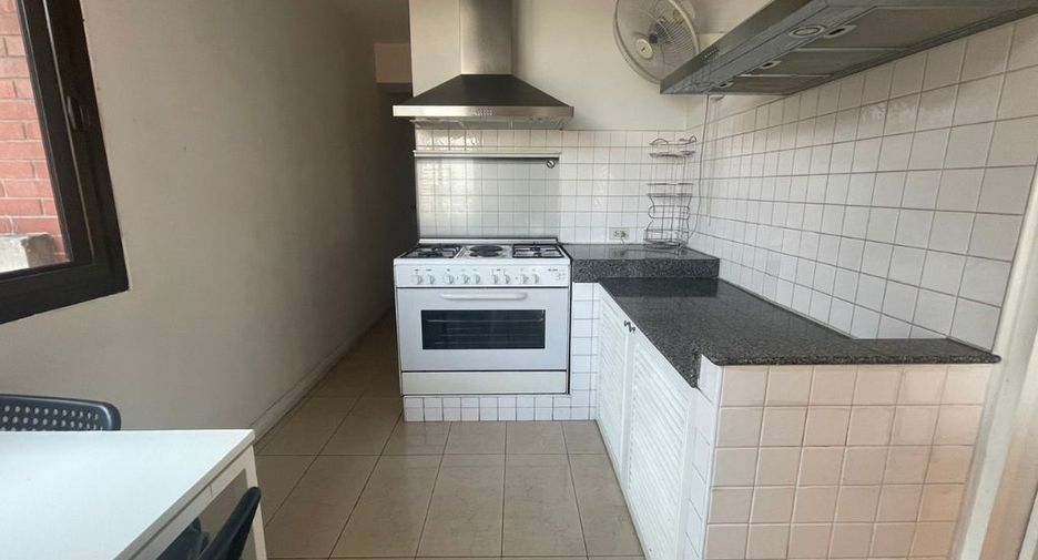For rent 4 bedrooms condo in Watthana, Bangkok