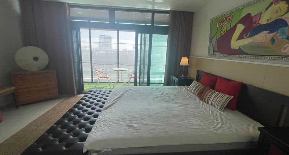 For rent 4 bedrooms condo in Watthana, Bangkok