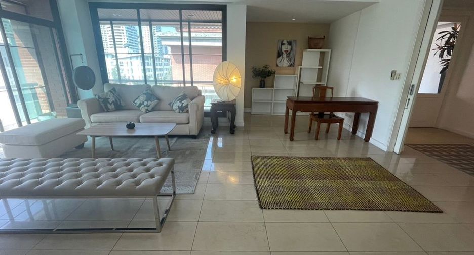 For rent 4 bedrooms condo in Watthana, Bangkok