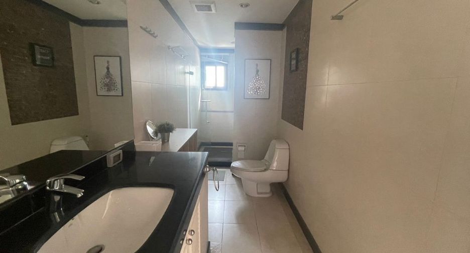 For rent 4 bedrooms condo in Watthana, Bangkok