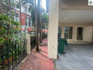 For sale 4 bedrooms townhouse in Watthana, Bangkok