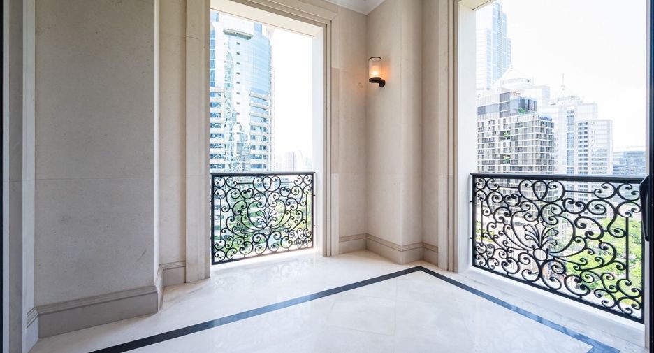 For sale 2 ベッドルーム condo in Pathum Wan, Bangkok