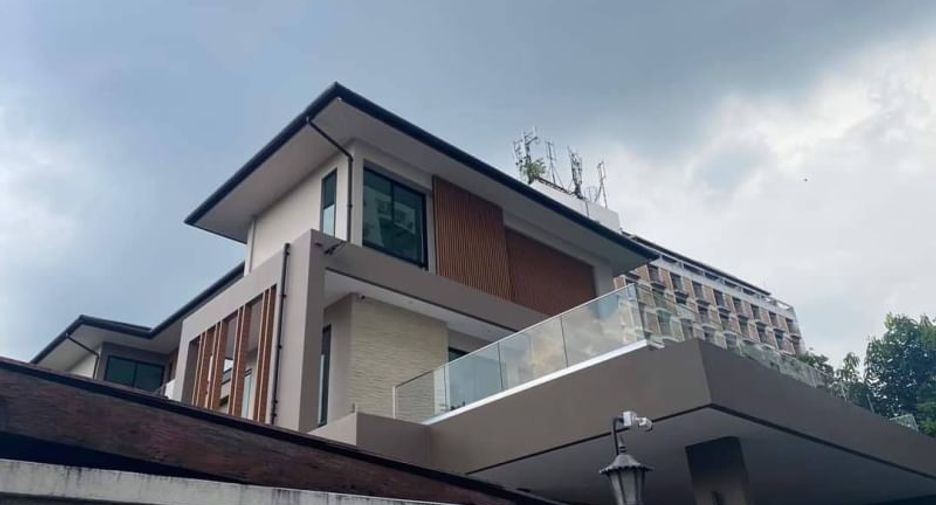 For rent 7 bedrooms house in Din Daeng, Bangkok