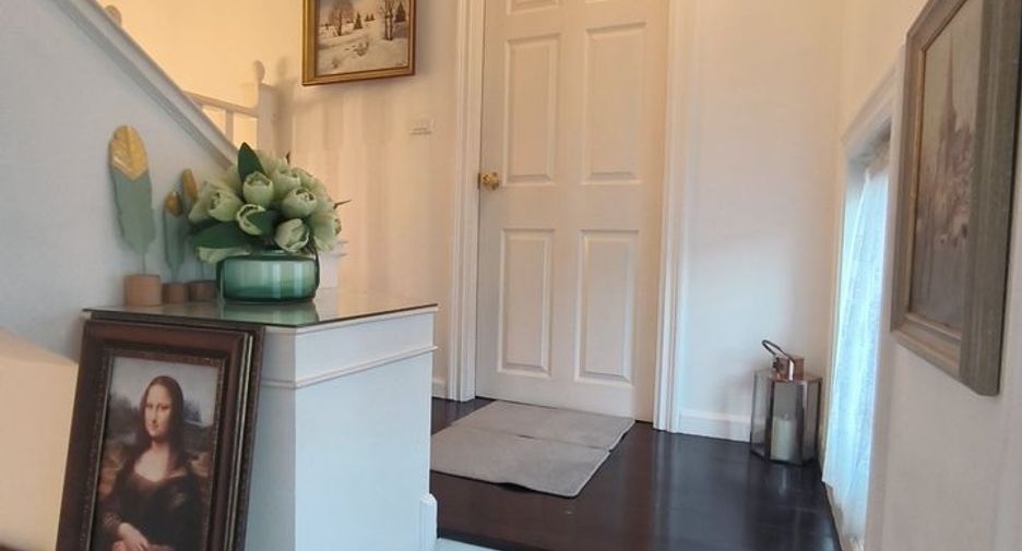 For rent and for sale 4 bedrooms townhouse in Lat Phrao, Bangkok
