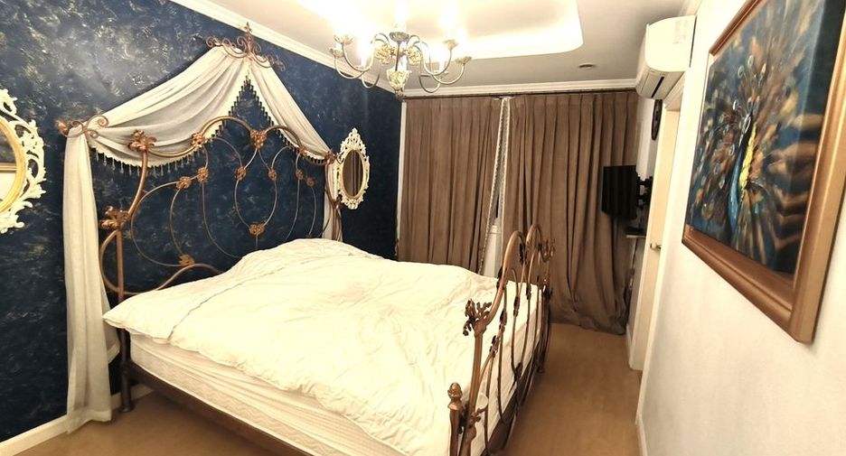 For rent and for sale 4 bedrooms townhouse in Lat Phrao, Bangkok