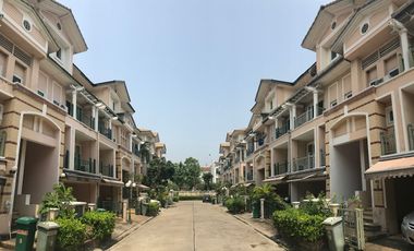出租 和 出售 4 卧室 联排别墅 在 Lat Phrao, 曼谷