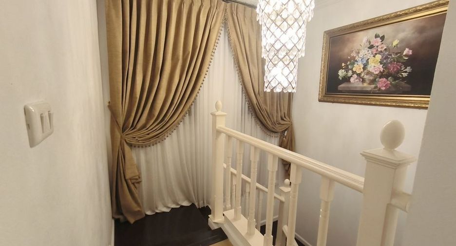 For rent and for sale 4 bedrooms townhouse in Lat Phrao, Bangkok