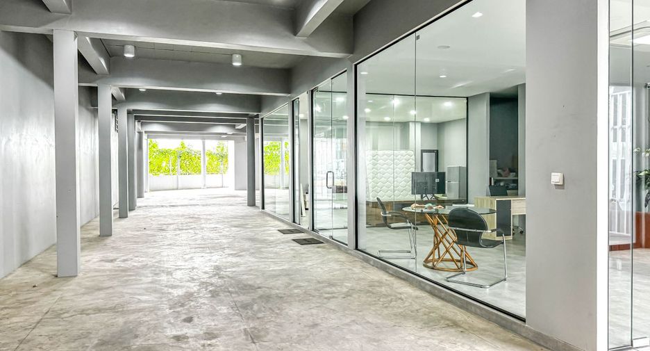 For sale 3 bedrooms retail Space in Thalang, Phuket