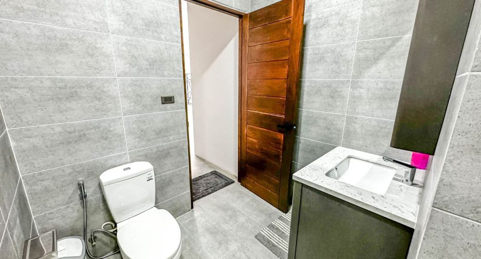 For sale 3 bedrooms retail Space in Thalang, Phuket