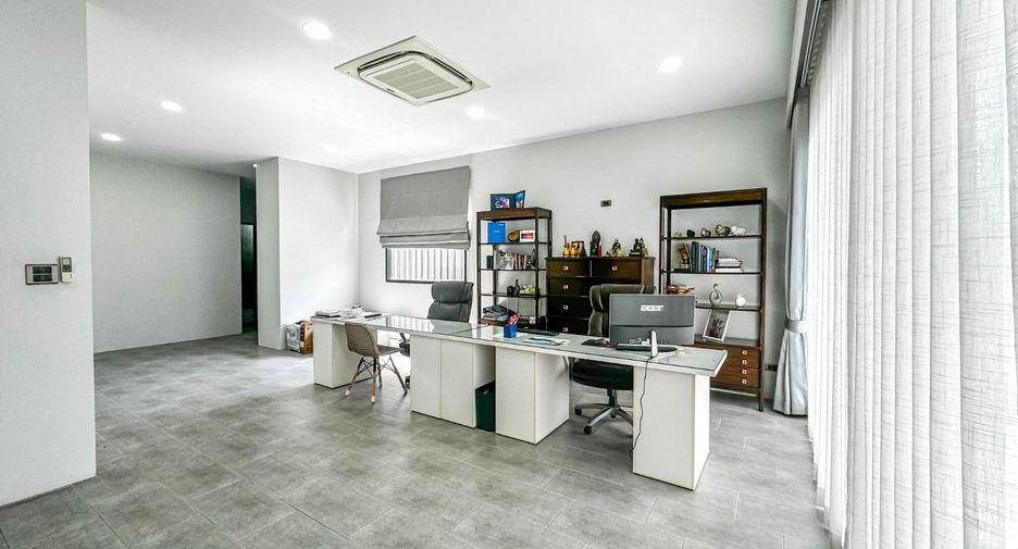 For sale 3 bedrooms retail Space in Thalang, Phuket