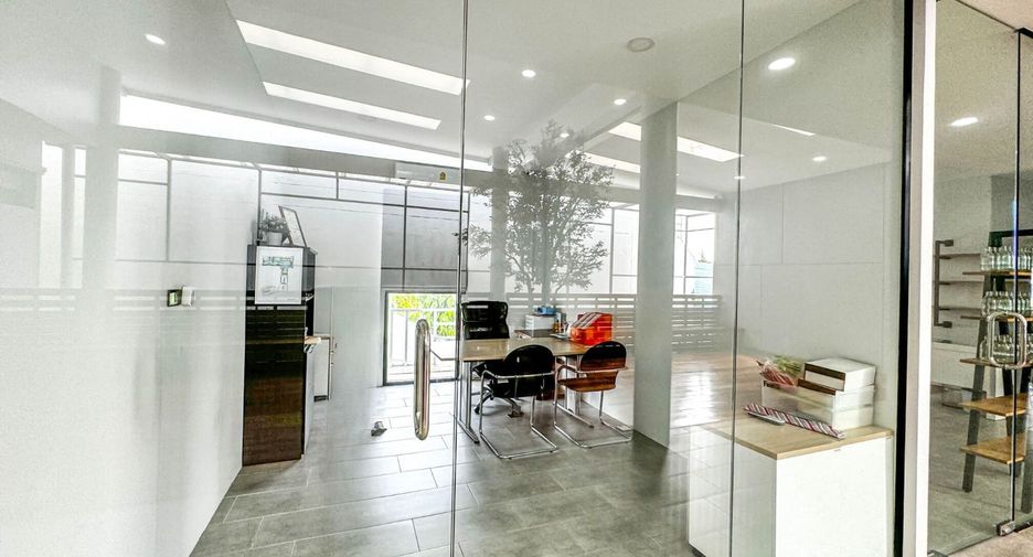 For sale 3 bedrooms retail Space in Thalang, Phuket