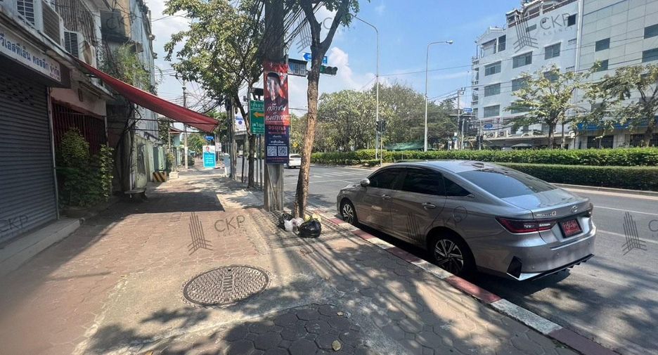 For rent and for sale 1 bed office in Bang Kho Laem, Bangkok