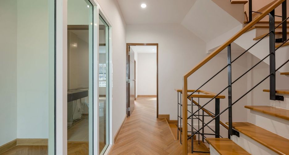 For rent and for sale office in Bang Kapi, Bangkok