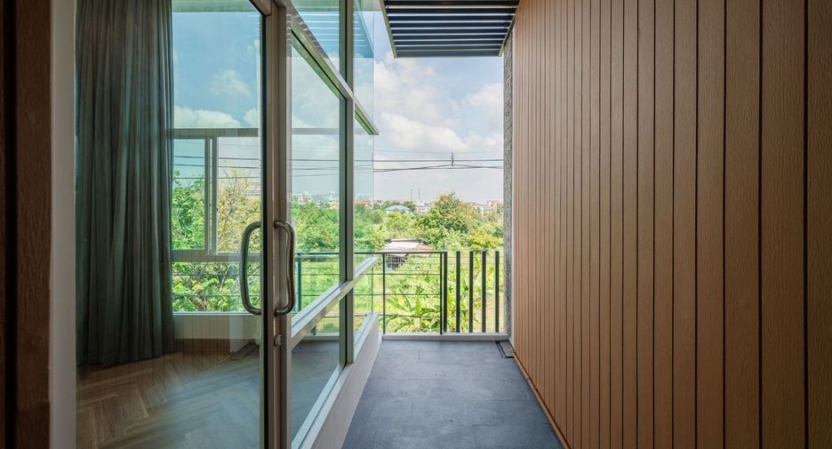 For rent and for sale office in Bang Kapi, Bangkok