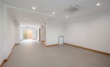 出租 和 出售 办公室 在 Bang Kapi, 曼谷