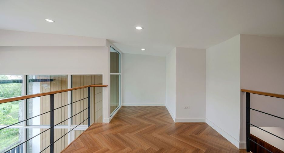 For rent and for sale office in Bang Kapi, Bangkok
