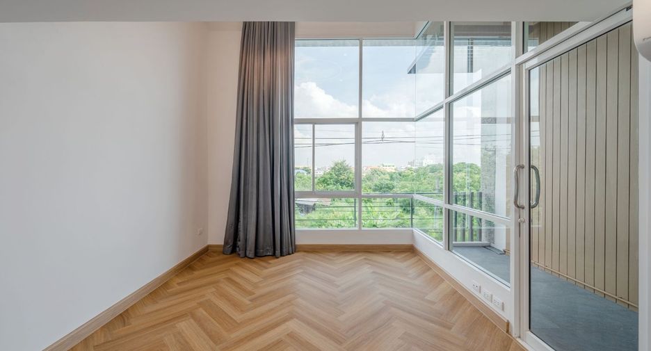 For rent and for sale office in Bang Kapi, Bangkok