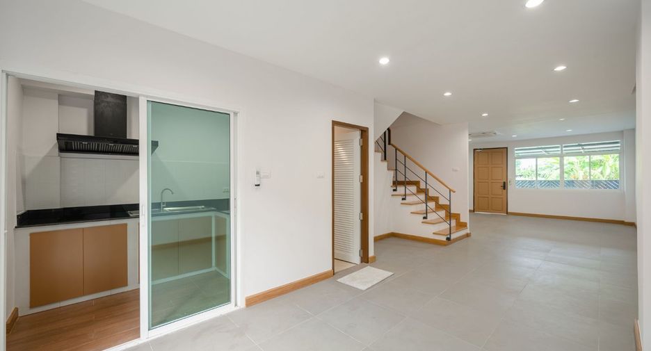 For rent and for sale office in Bang Kapi, Bangkok
