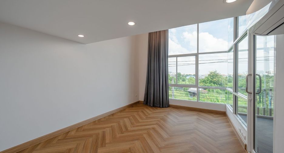 For rent and for sale office in Bang Kapi, Bangkok