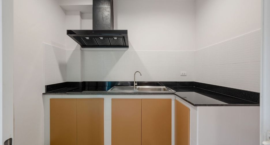 For rent and for sale office in Bang Kapi, Bangkok