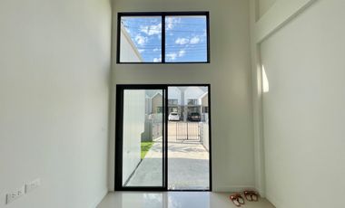 Casa adosada en venta de 3 habitaciones en Khlong Luang, Pathum Thani
