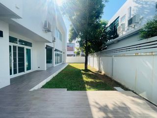 For sale 5 bedrooms house in Mueang Chiang Mai, Chiang Mai