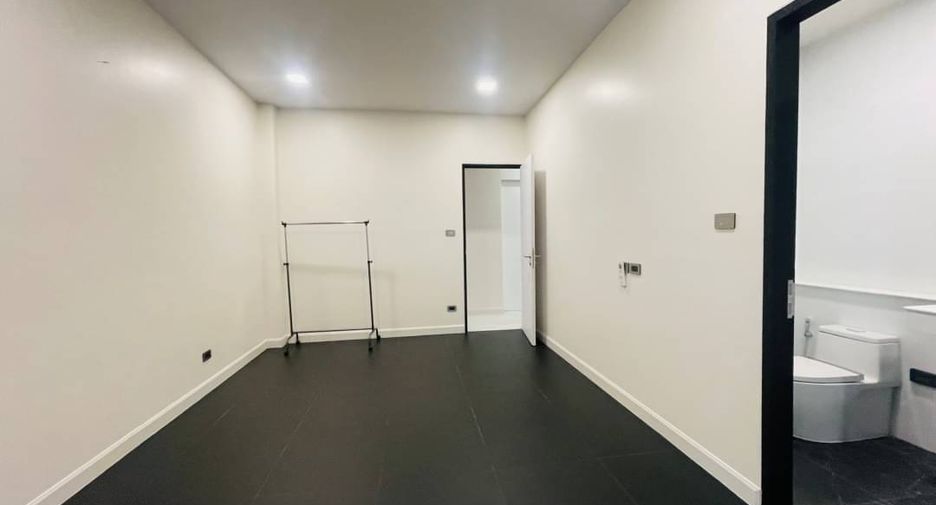 For sale 5 bedrooms house in Mueang Chiang Mai, Chiang Mai