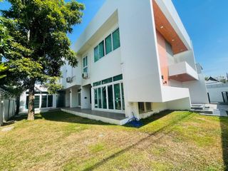 For sale 5 bedrooms house in Mueang Chiang Mai, Chiang Mai