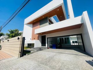 For sale 5 bedrooms house in Mueang Chiang Mai, Chiang Mai