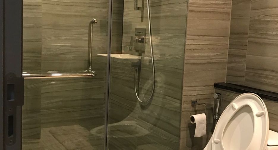 For rent and for sale 2 bedrooms condo in Pathum Wan, Bangkok