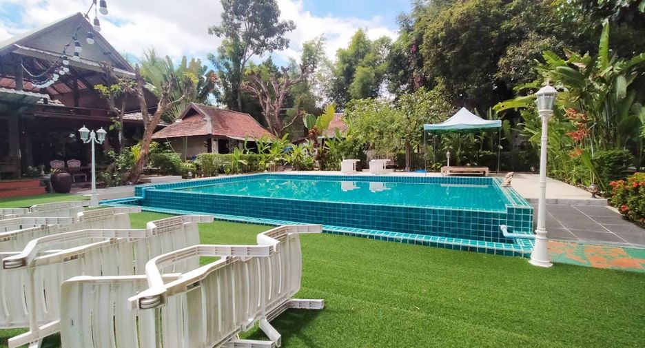 For sale 18 bed villa in Mueang Chiang Mai, Chiang Mai