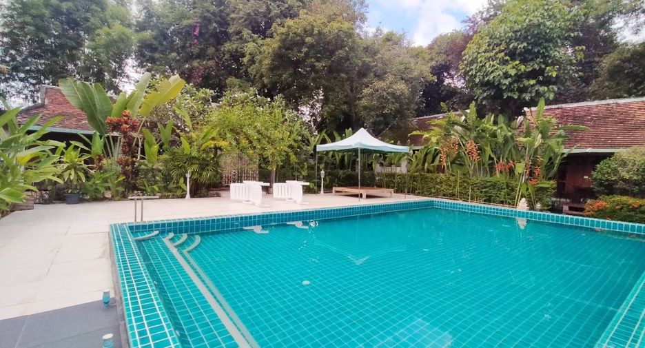 For sale 18 bed villa in Mueang Chiang Mai, Chiang Mai