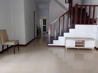 For rent 4 bedrooms townhouse in Yan Nawa, Bangkok