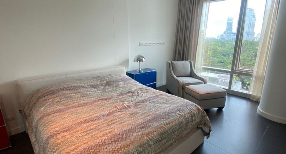 For rent 2 bedrooms condo in Pathum Wan, Bangkok