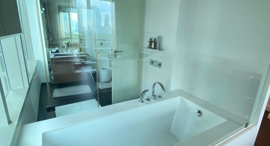 For rent 2 bedrooms condo in Pathum Wan, Bangkok