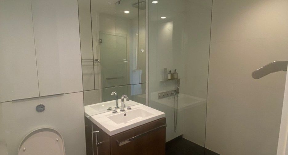 For rent 2 bedrooms condo in Pathum Wan, Bangkok