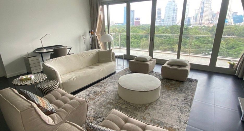 For rent 2 bedrooms condo in Pathum Wan, Bangkok