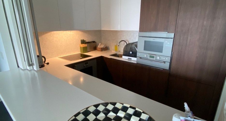 For rent 2 bedrooms condo in Pathum Wan, Bangkok