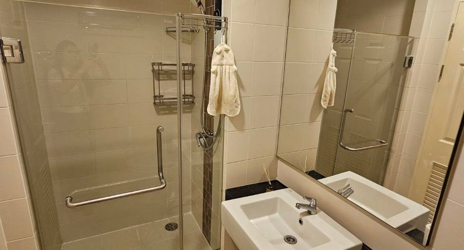 For sale 2 bed condo in Ratchathewi, Bangkok
