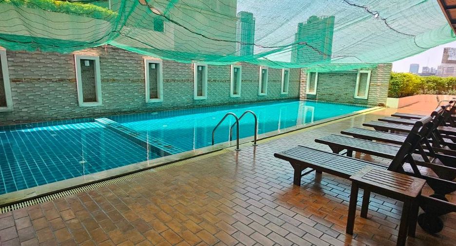 For sale 2 bed condo in Ratchathewi, Bangkok