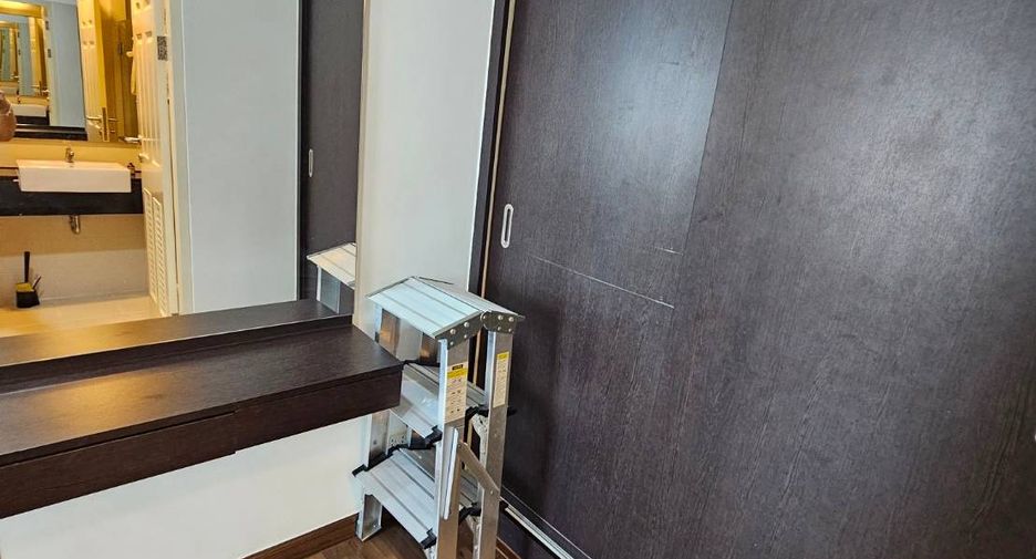 For sale 2 bed condo in Ratchathewi, Bangkok
