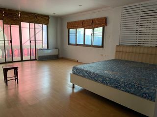 For sale 6 bed office in Thon Buri, Bangkok