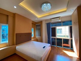 For rent 4 bed townhouse in Huai Khwang, Bangkok
