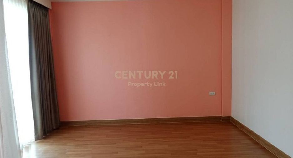 For rent 4 bedrooms townhouse in Chatuchak, Bangkok