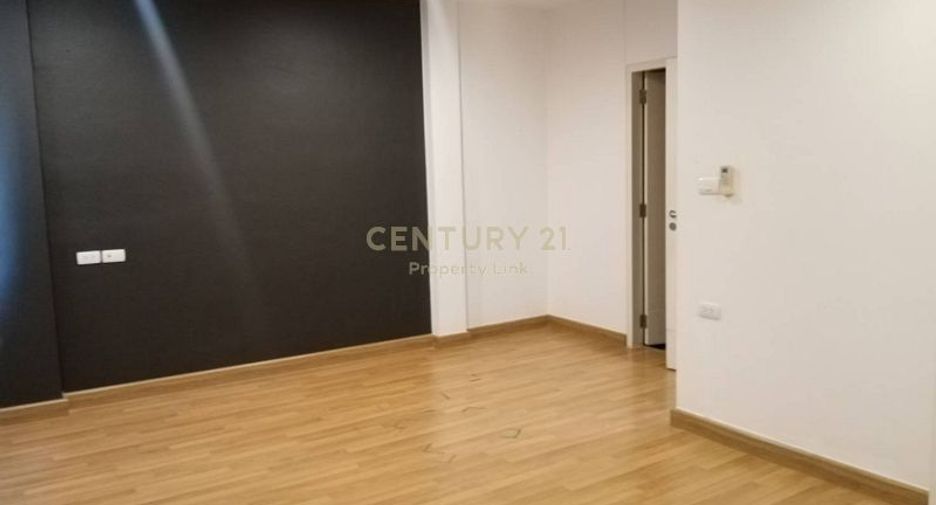 For rent 4 bedrooms townhouse in Chatuchak, Bangkok