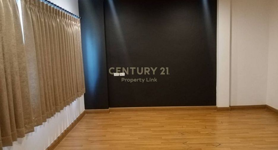 For rent 4 bedrooms townhouse in Chatuchak, Bangkok